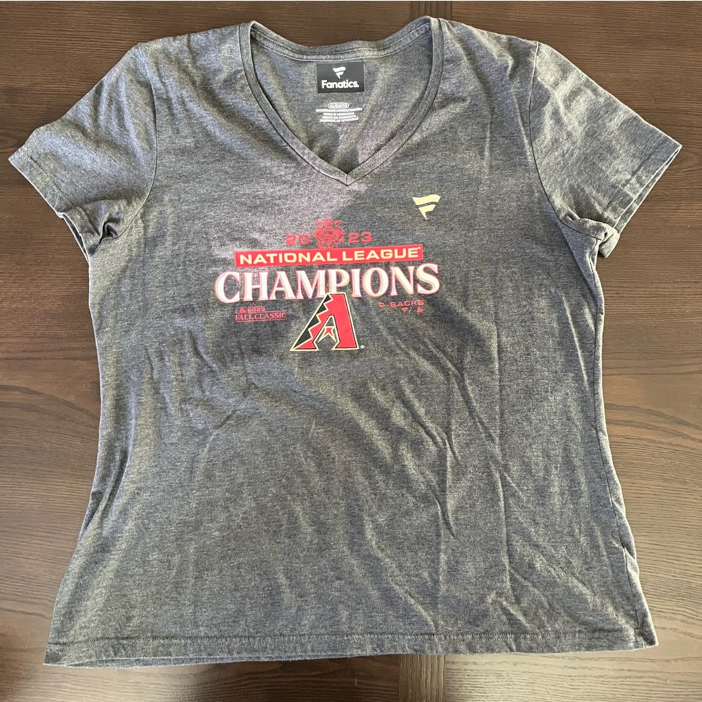 2023 women’s diamondbacks champion tee size XL